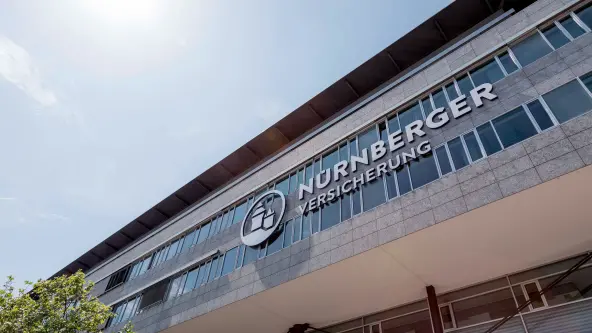 Blick aufs Hauptgebäude der NÜRNBERGER Versicherung
