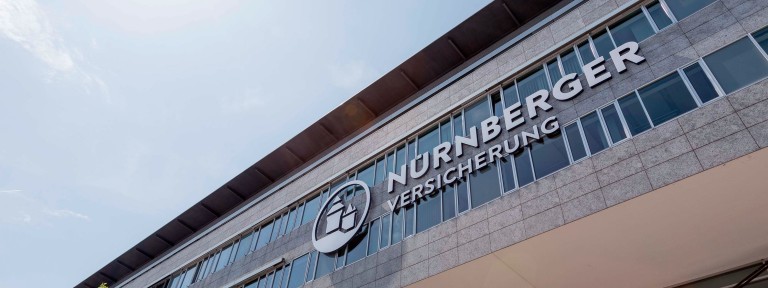 Blick aufs Hauptgebäude der NÜRNBERGER Versicherung