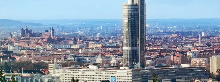 Blick auf das Bürogebäude Business Tower in Nürnberg