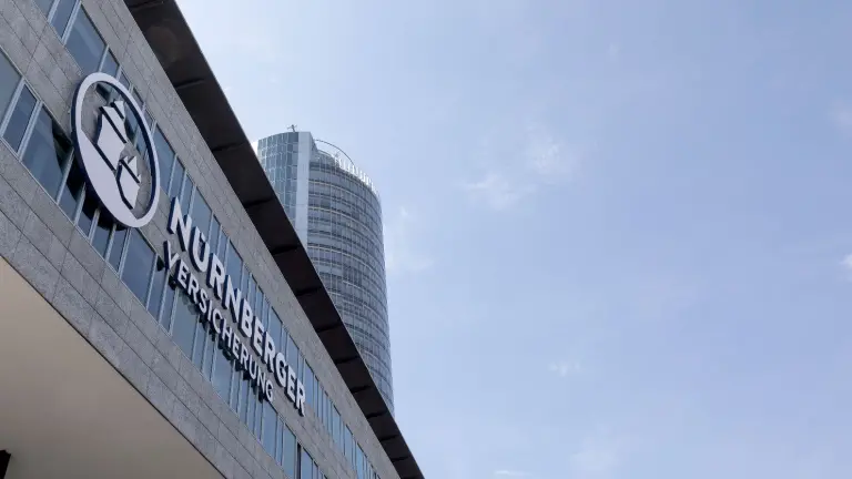 Außenfassade des Bürogebäudes der NÜRNBERGER Versicherung