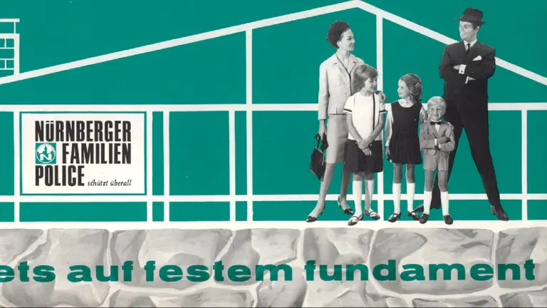Familie mit 2 Erwachsenen und 3 Kindern in Schwarz/Weiß