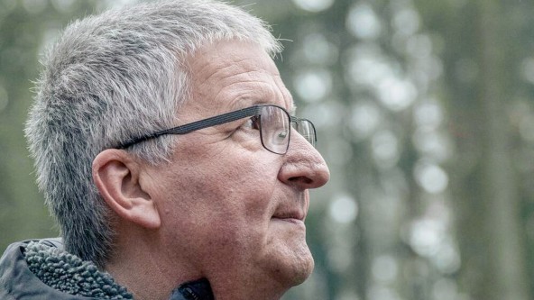Dr. Christian Kölling mit Brille und grauen Haaren