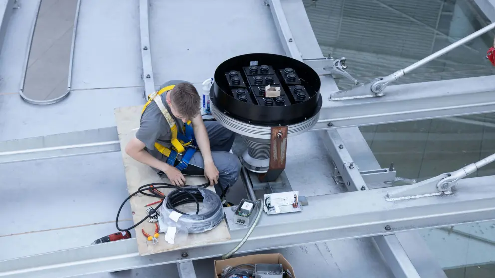 Außenstrahler des Business Tower Nürnberg mit LED
